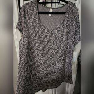 LuLaRoe NWT 2X Classic T